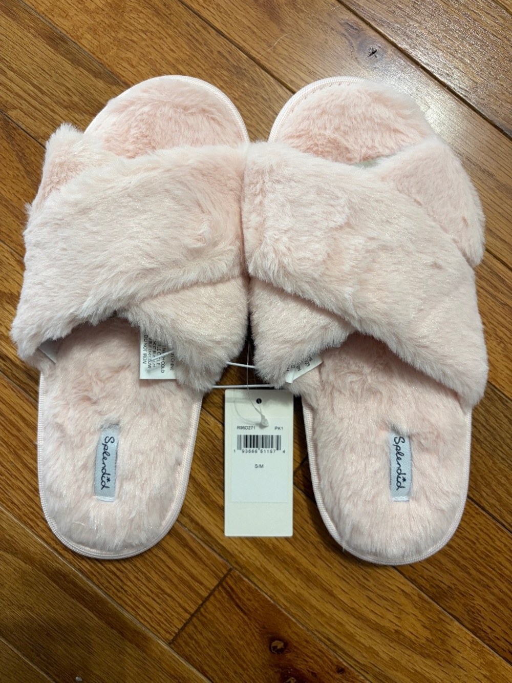 Women’s fuzzy slippers NWT